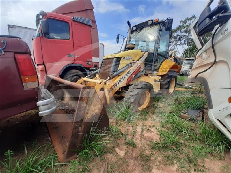 NEW HOLLAND RETROESCAVADEIRA MODELO B95U 4X4 2013/2013
