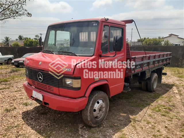 MERCEDES-BENZ 710 2011