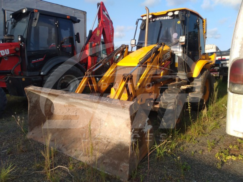 JCB RETROESCAVADEIRA E PA CARREGADEIRA FRONTAL 3CX 2022