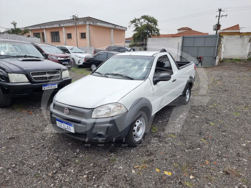 FIAT STRADA WORKING; 2014/2015; BRANCA; ALCO./GASOL.
